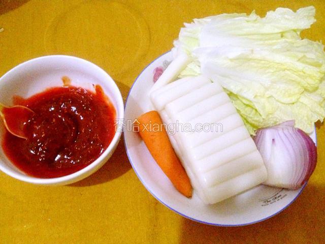 
食材洗干净备好（辣酱是自己制作配比最后有写）