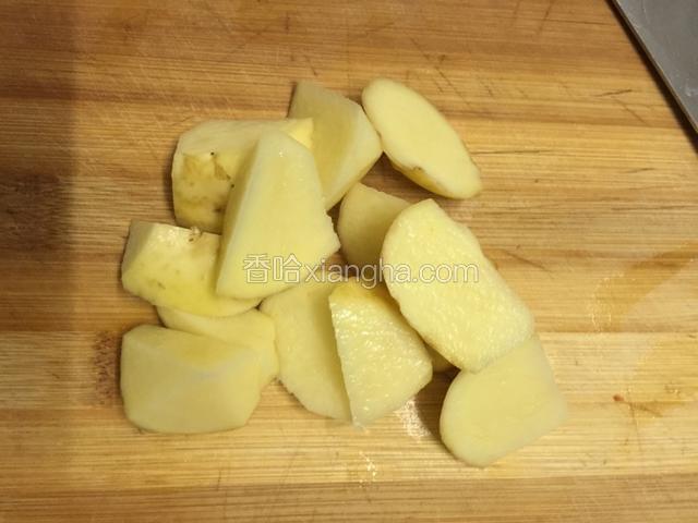 把土豆滚到切开.切小一点