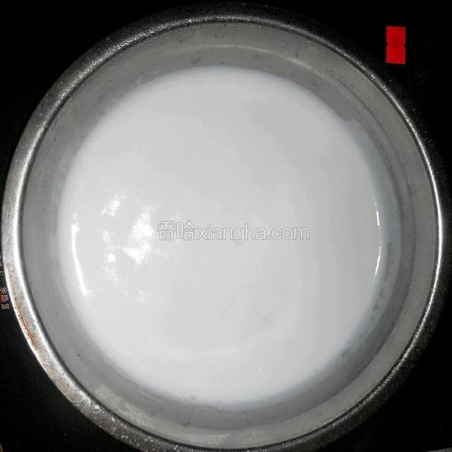 小火煮熟，加入一些糖
