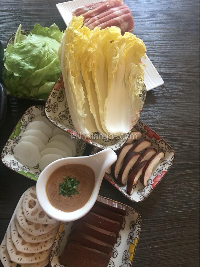 菜品可以根据个人口味选择提前洗净切好