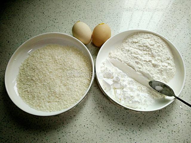 面粉和生粉的比例(可备多一些)，鸡蛋、面包
糠。