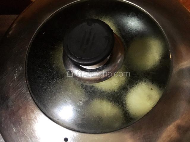 盖锅盖焖至水收干