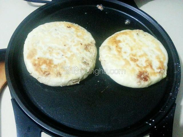 然后翻个面，每五分钟翻一次，一共煎20分钟