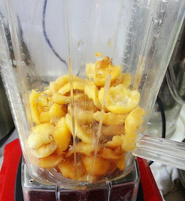 放进料理机中打成泥