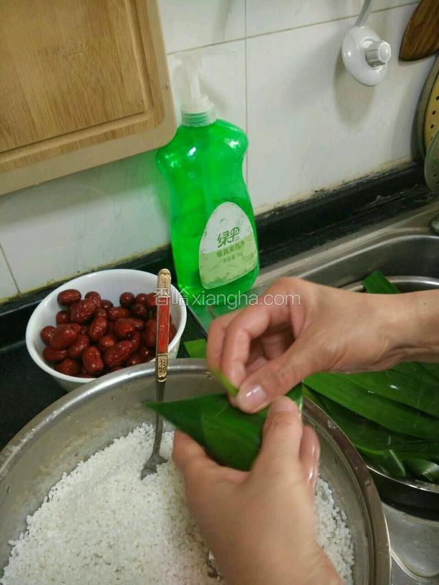 翻转粽子再向上提