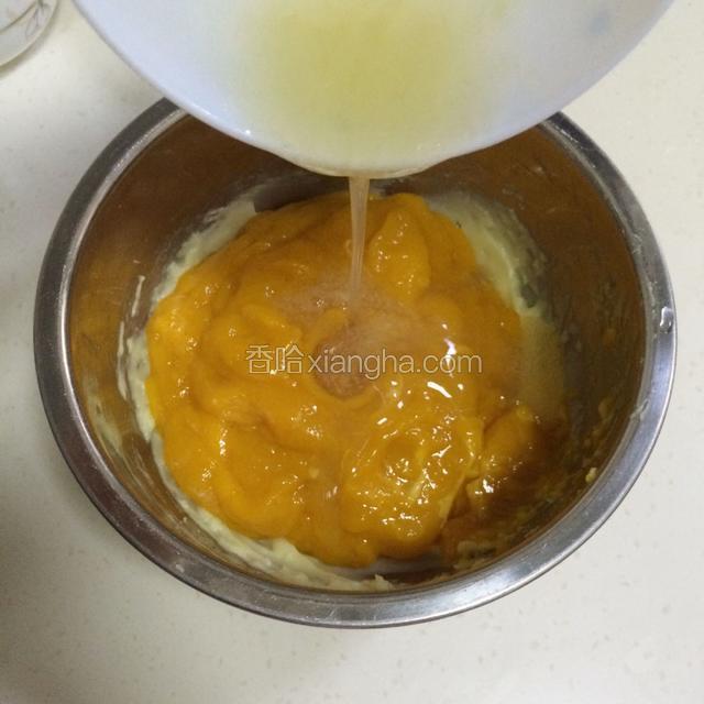 加入吉利丁溶液：