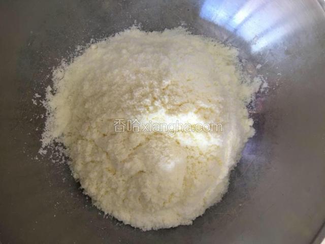 加入奶粉小火继续翻炒