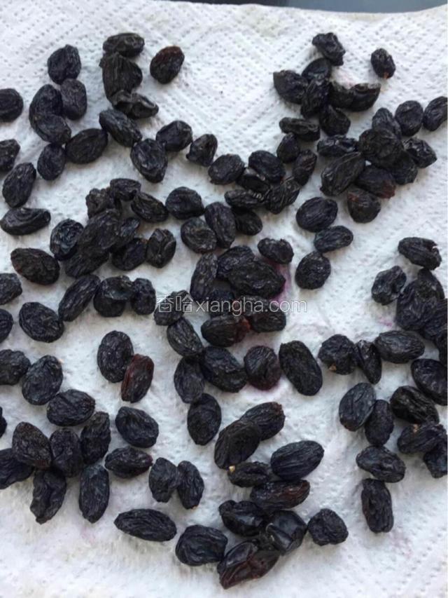 加入葡萄干或蔓越梅和花生碎