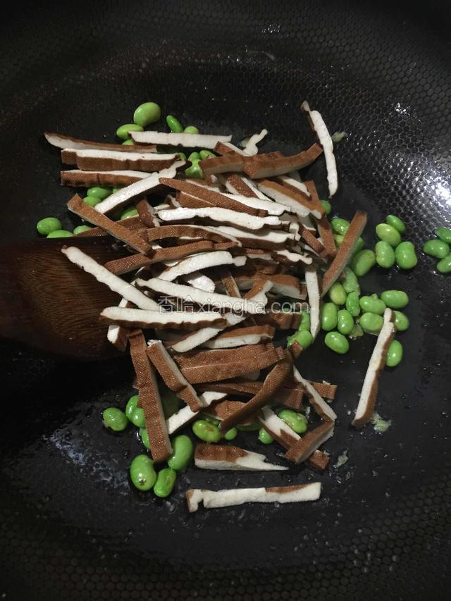 ➕香干翻炒均匀