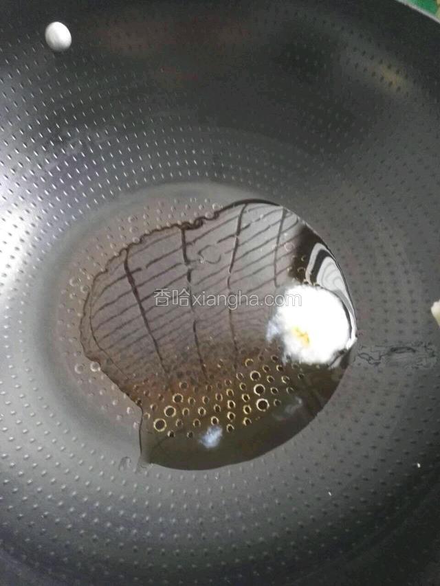 锅烧热放猪油
