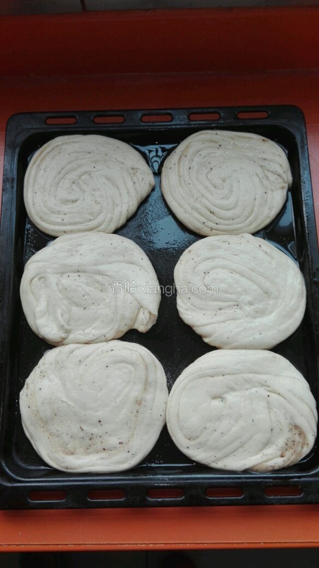 饧二十分钟(冬天可用烤箱加温饧制)左右