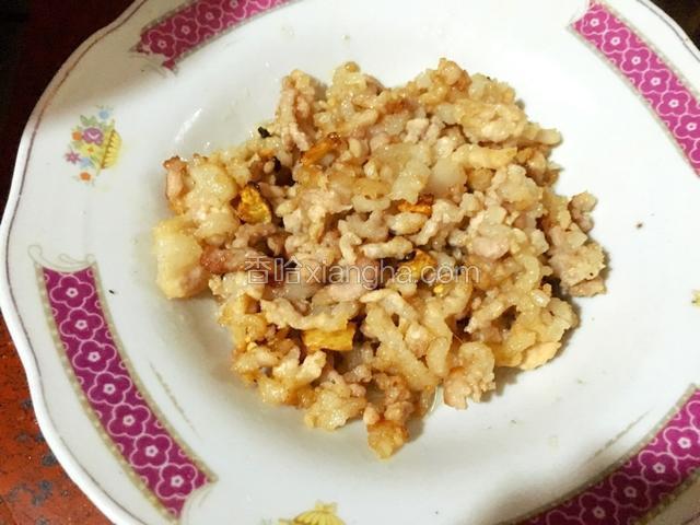 盛出肉末备用