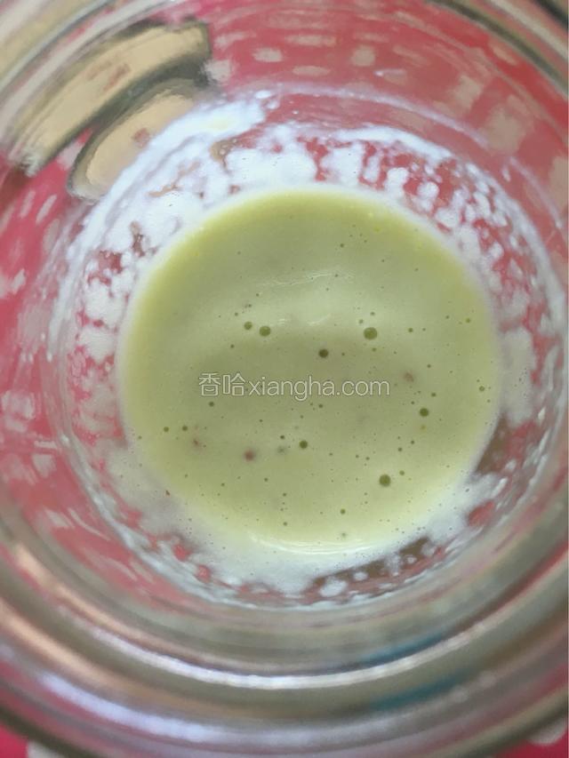 倒到杯子里