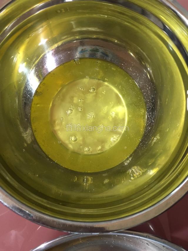 蛋清盆无水无油，用之前用吹风机吹干