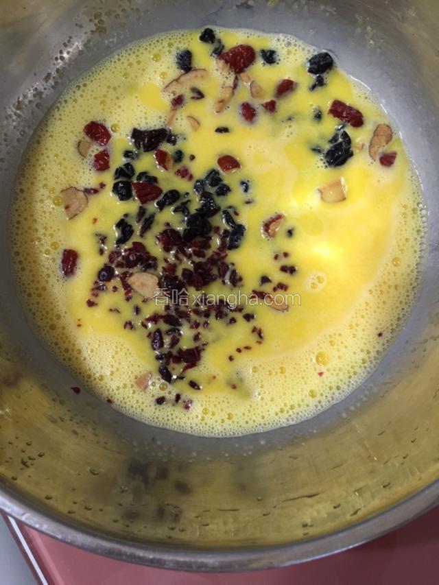 撒上干果