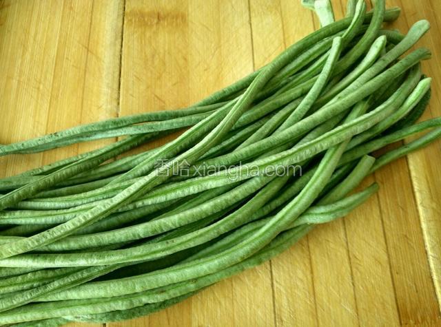 市场买来新鲜的豇豆角350克