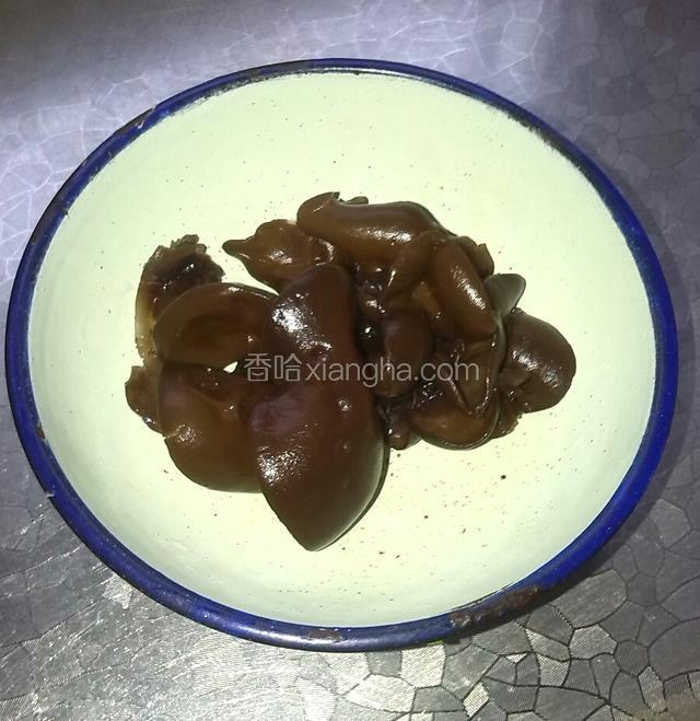 木耳用温水泡发