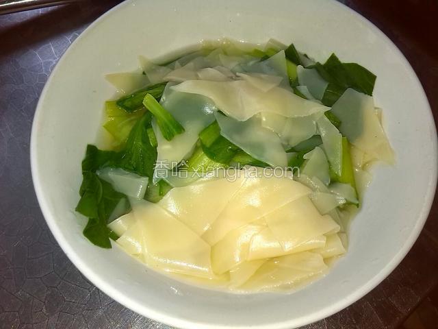 煮熟捞出盛入碗中