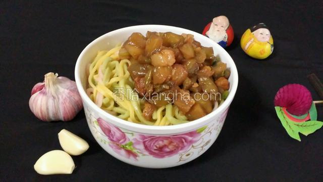 加入茄丁卤就可以吃喽。