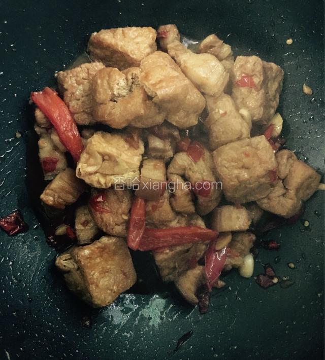 中火慢慢收汤，汤收干即可