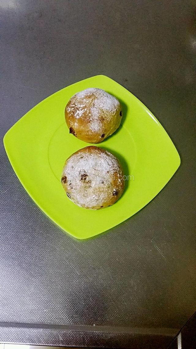 可爱的葡萄干蔓越莓软欧