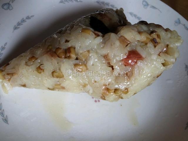 飘得满屋子的粽子香味，迫不及待开一个尝尝鲜