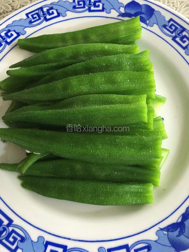 摆放于盘中；