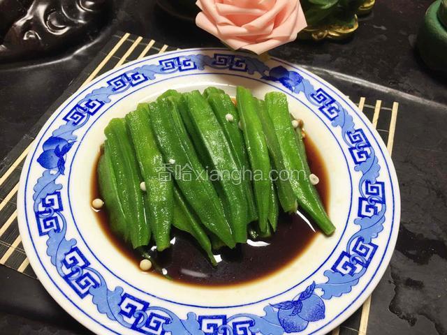 浇入于盘中即可；