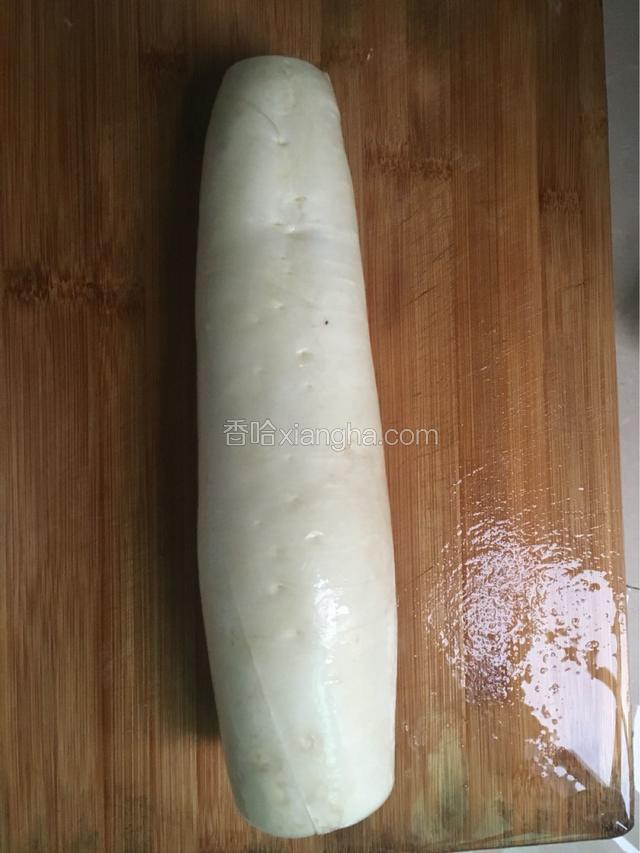 准备好萝卜洗净