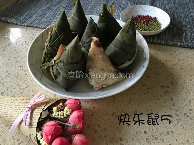 第二天早上焖好的粽子，温的正好吃。