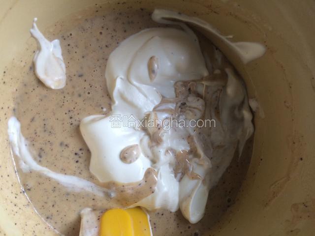 蛋白奶油糊倒入面糊