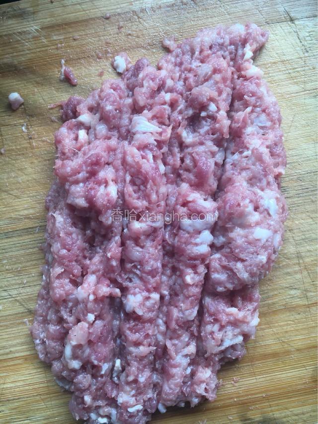 把肉剁碎   越碎越好