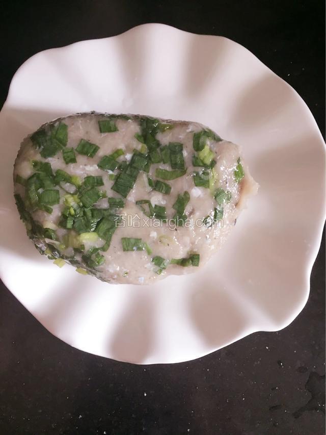 加工好的鲮鱼肉糜（市场上现买回来的）