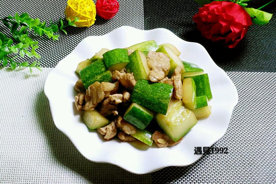 黄瓜炒肉片
