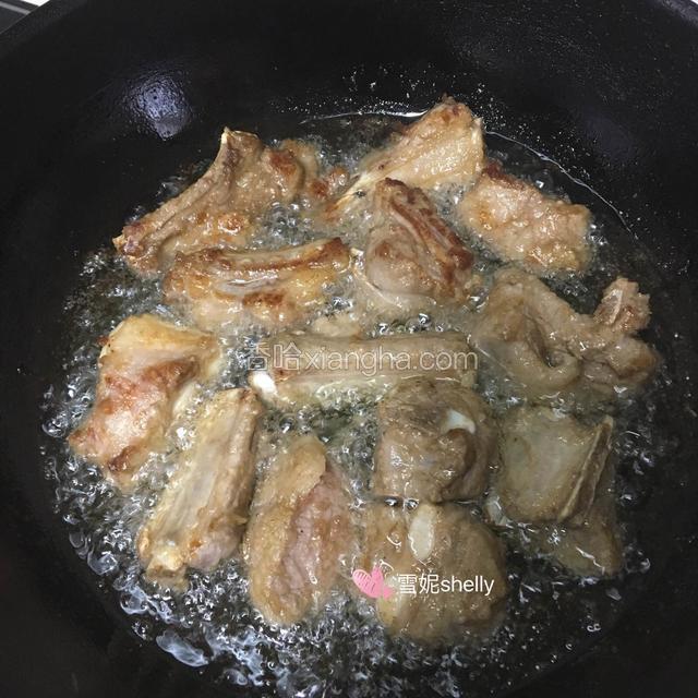 翻面再炸至变色。