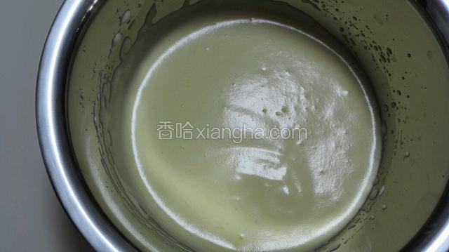 将打蛋汽调成高档打发，再调回小档打均匀。