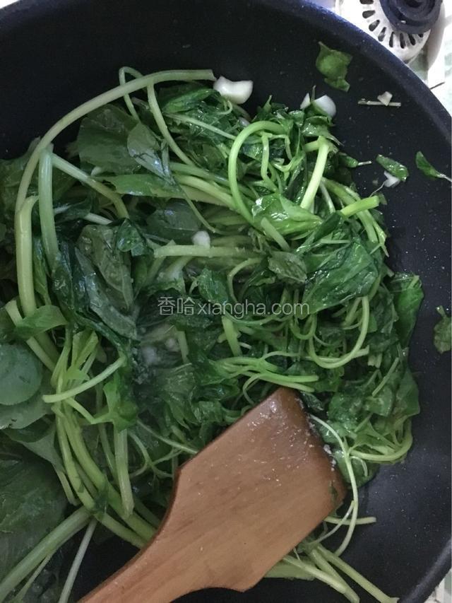 然后把苋菜放进去