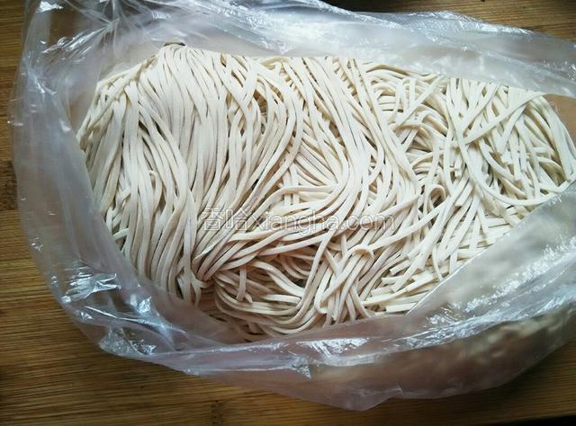 准备好面条