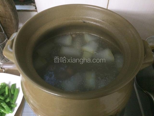 汤就好了，加入适量盐调味即可～