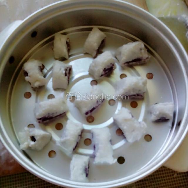 切好后上锅中蒸20分钟