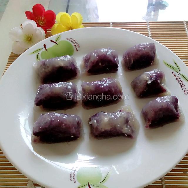 蒸好后的紫薯卷晶莹剔透的