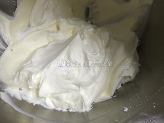奶油加糖粉打发硬性发泡