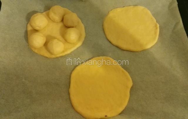 每个上面均匀分布6个小球～
中间要有空隙～