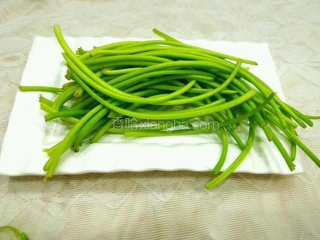 准备一把红薯梗。