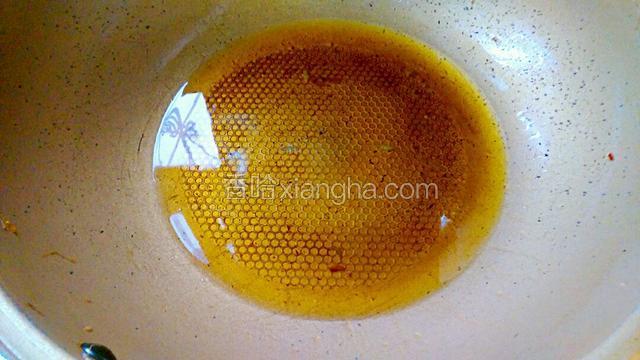 热锅给炒菜多点的油