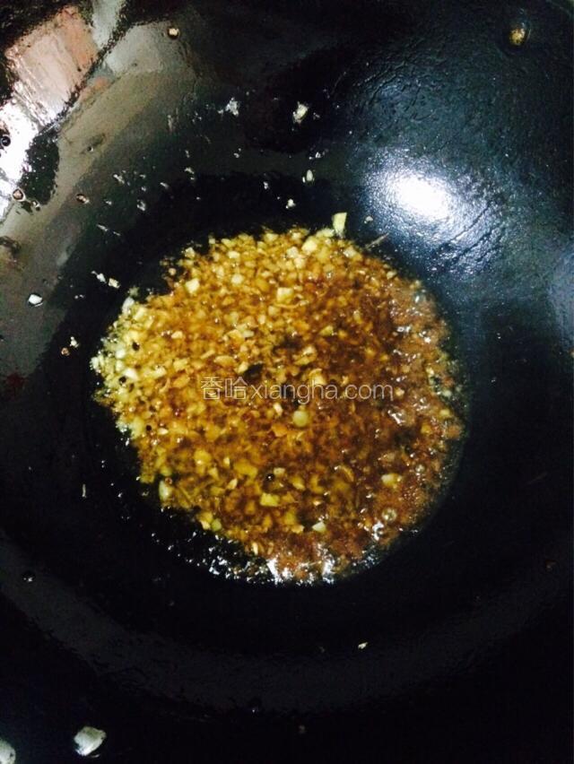 倒入调味汁翻炒