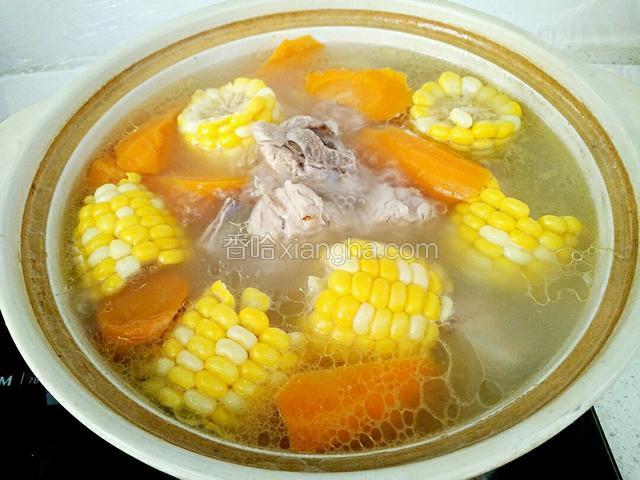 炖好后加少许胡椒粉、盐、 鸡精搅拌匀。