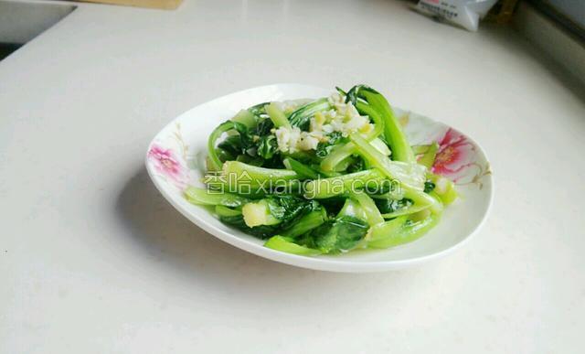 成品：一道非常下饭的蒜蓉小青菜就做好了。