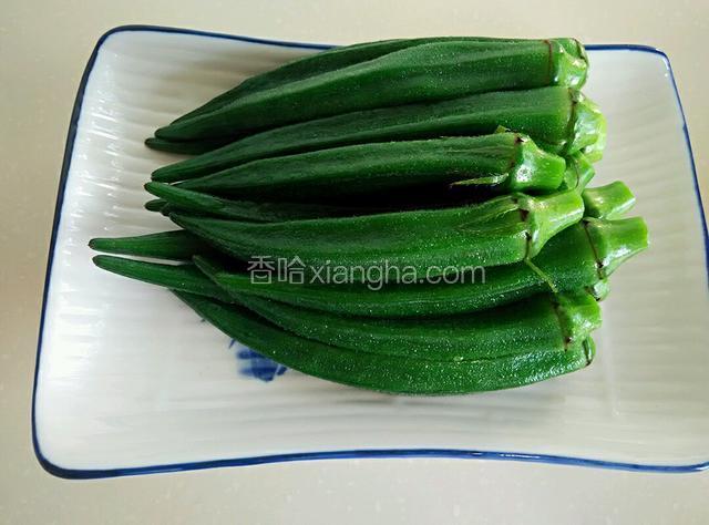 秋葵整齐的摆盘