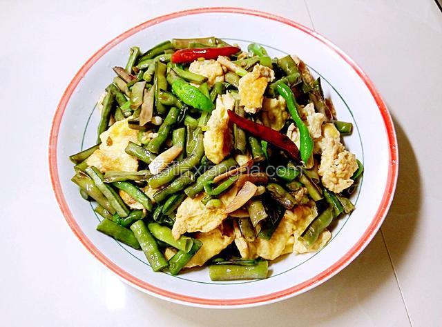 关火盛盘子里，
